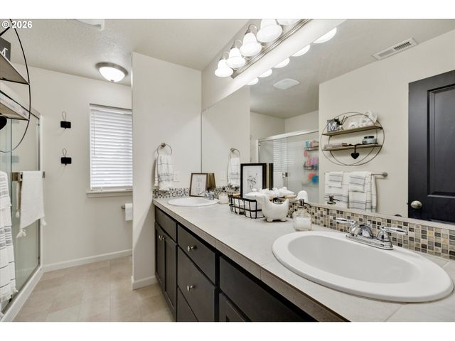 735 GARDEN Ct, Molalla, OR 97038