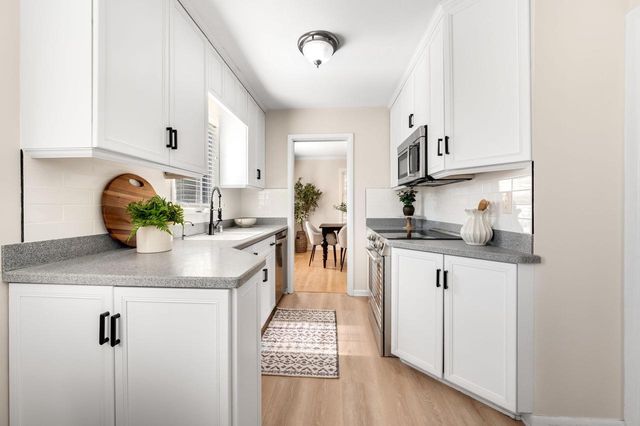 6261 N Bay Ridge AVENUE, Whitefish Bay, WI 53217