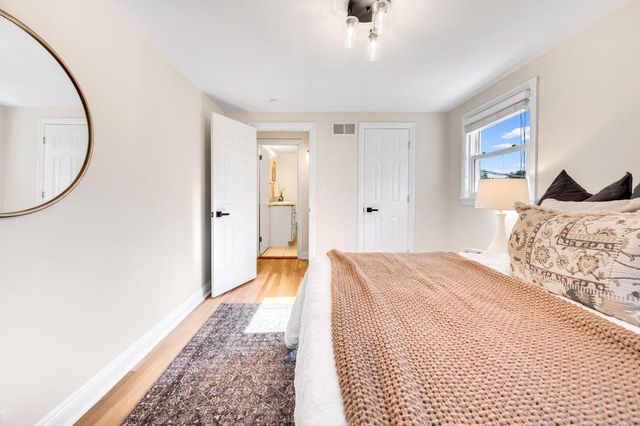 6261 N Bay Ridge AVENUE, Whitefish Bay, WI 53217