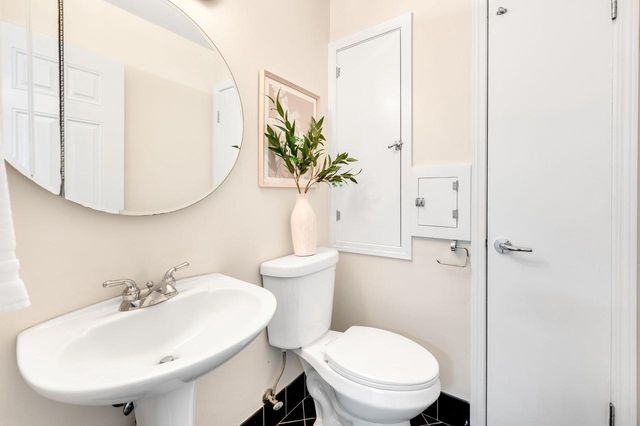 6261 N Bay Ridge AVENUE, Whitefish Bay, WI 53217