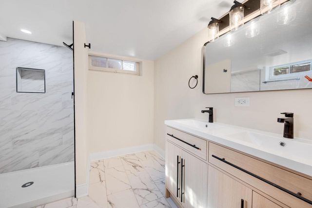 6261 N Bay Ridge AVENUE, Whitefish Bay, WI 53217