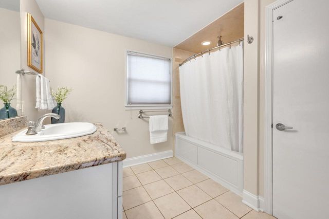 6261 N Bay Ridge AVENUE, Whitefish Bay, WI 53217