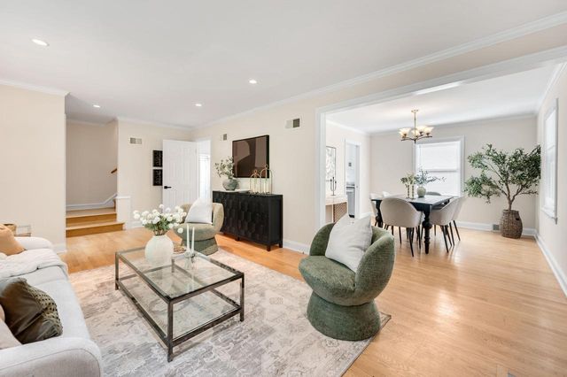 6261 N Bay Ridge AVENUE, Whitefish Bay, WI 53217