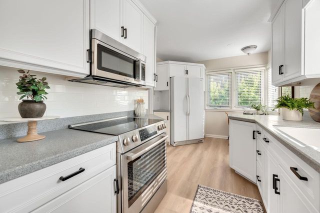 6261 N Bay Ridge AVENUE, Whitefish Bay, WI 53217