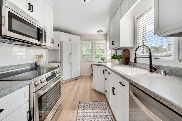 6261 N Bay Ridge AVENUE, Whitefish Bay, WI 53217