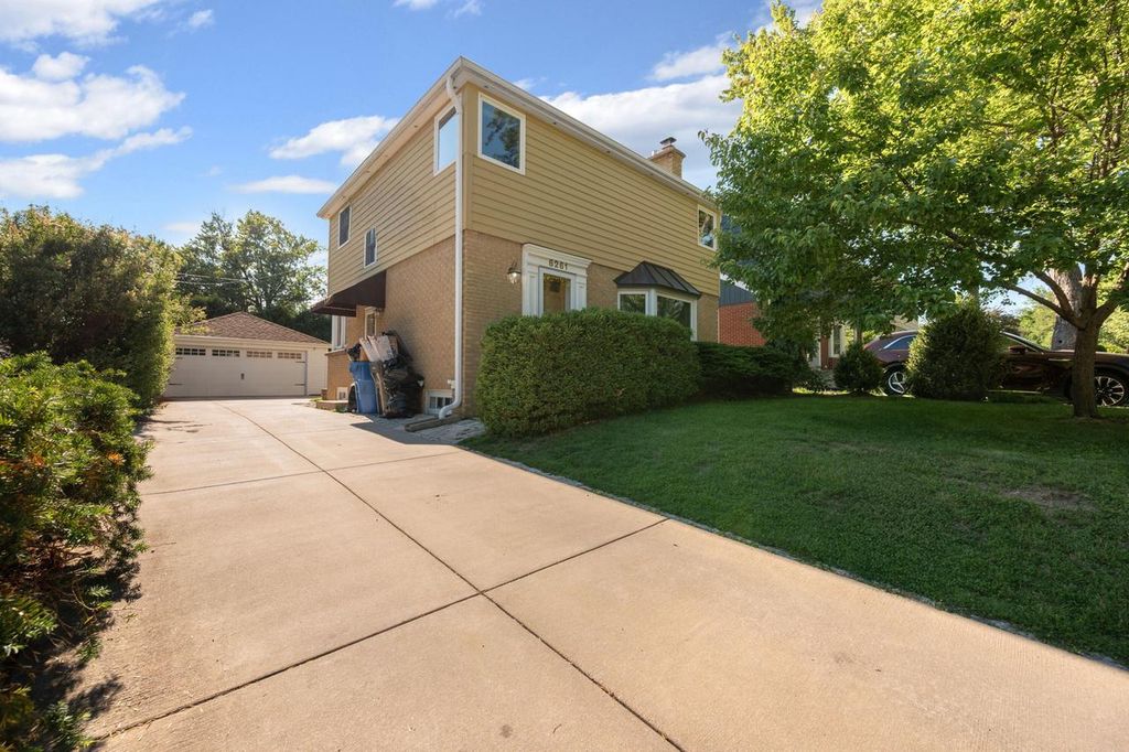 6261 N Bay Ridge AVENUE, Whitefish Bay, WI 53217