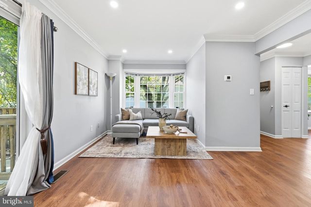 4871 NASH DR, Fairfax, VA 22032