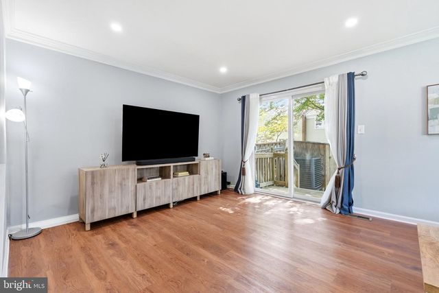 4871 NASH DR, Fairfax, VA 22032