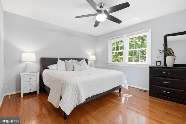 4871 NASH DR, Fairfax, VA 22032