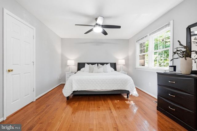 4871 NASH DR, Fairfax, VA 22032
