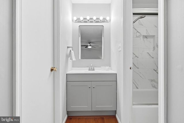 4871 NASH DR, Fairfax, VA 22032