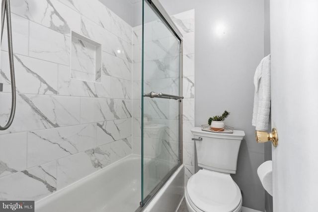 4871 NASH DR, Fairfax, VA 22032