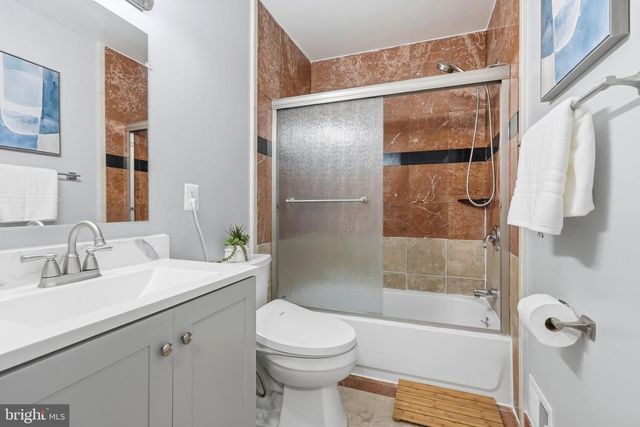 4871 NASH DR, Fairfax, VA 22032