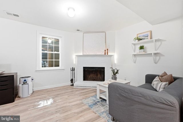 4871 NASH DR, Fairfax, VA 22032