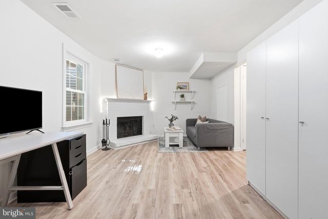 4871 NASH DR, Fairfax, VA 22032
