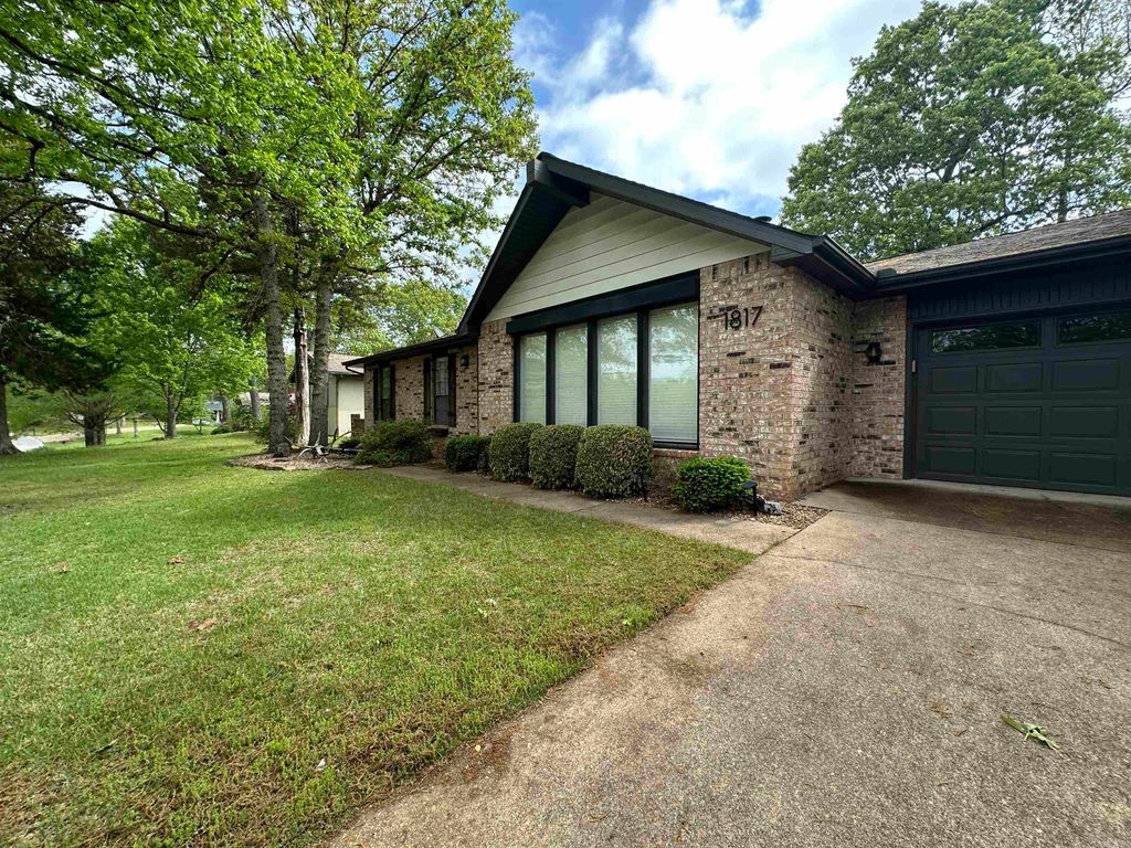 1817 Fairway Drive, Mountain Home, AR 72653
