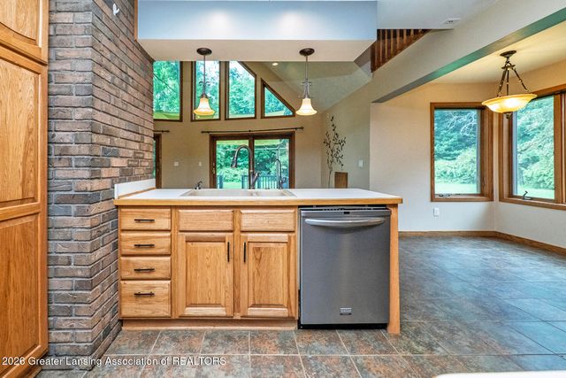 10471 N Royston Road, Grand Ledge, MI 48837