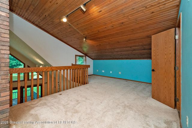 10471 N Royston Road, Grand Ledge, MI 48837
