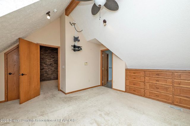 10471 N Royston Road, Grand Ledge, MI 48837