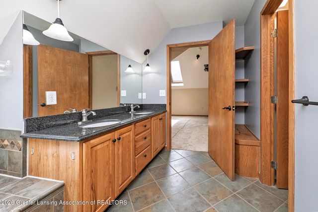 10471 N Royston Road, Grand Ledge, MI 48837