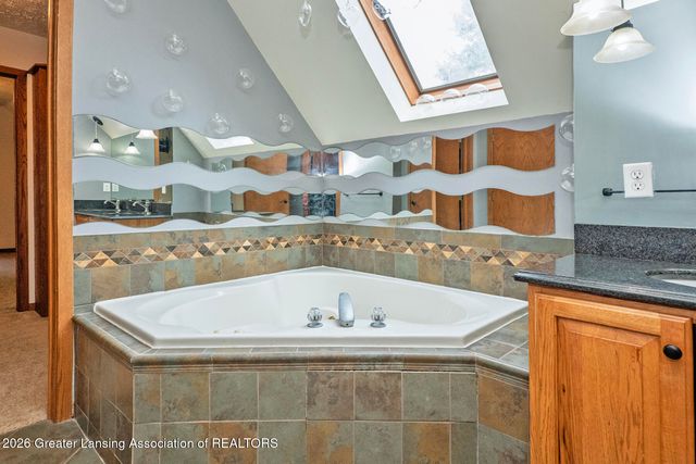 10471 N Royston Road, Grand Ledge, MI 48837