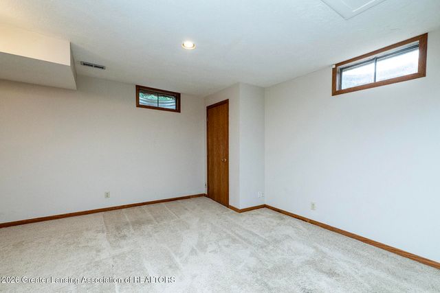 10471 N Royston Road, Grand Ledge, MI 48837