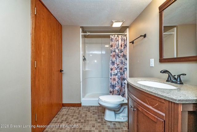 10471 N Royston Road, Grand Ledge, MI 48837