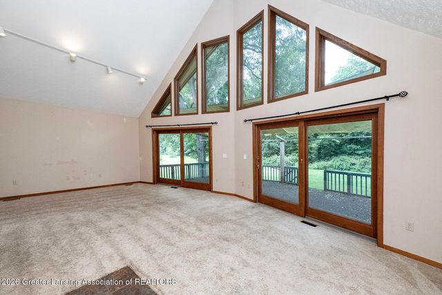 10471 N Royston Road, Grand Ledge, MI 48837