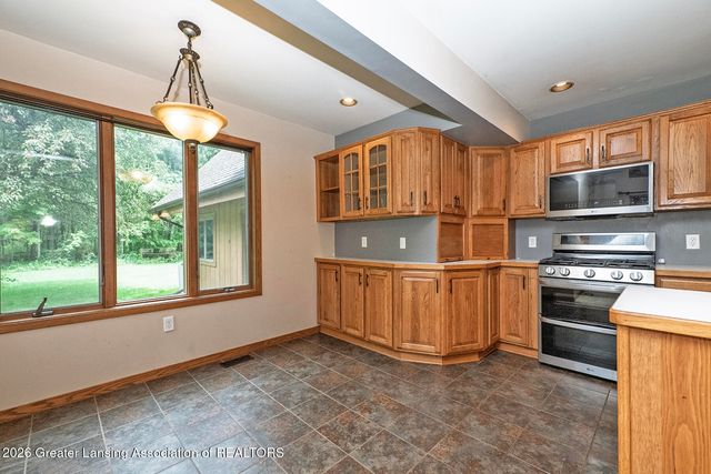10471 N Royston Road, Grand Ledge, MI 48837