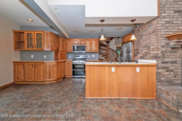 10471 N Royston Road, Grand Ledge, MI 48837