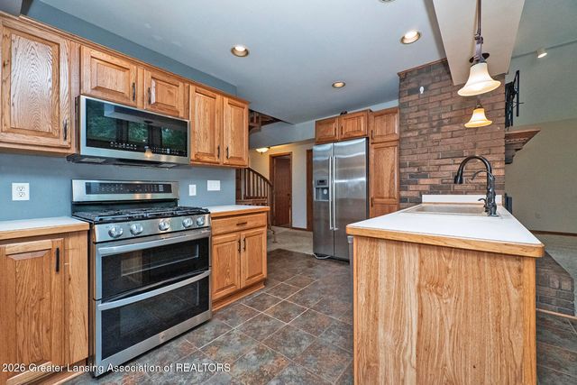10471 N Royston Road, Grand Ledge, MI 48837