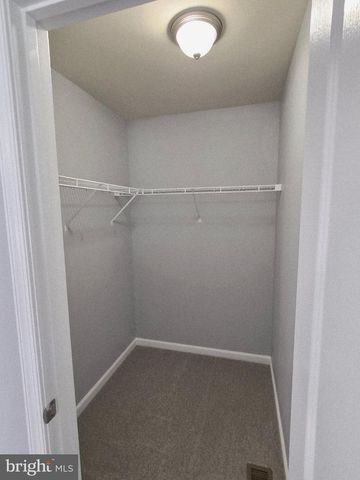 153 KENSINGTON TER, Martinsburg, WV 25405