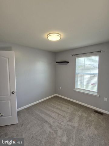 153 KENSINGTON TER, Martinsburg, WV 25405