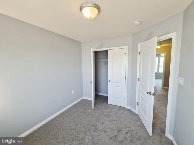 153 KENSINGTON TER, Martinsburg, WV 25405
