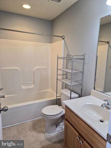 153 KENSINGTON TER, Martinsburg, WV 25405