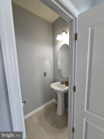 153 KENSINGTON TER, Martinsburg, WV 25405