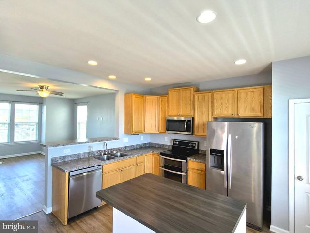 153 KENSINGTON TER, Martinsburg, WV 25405