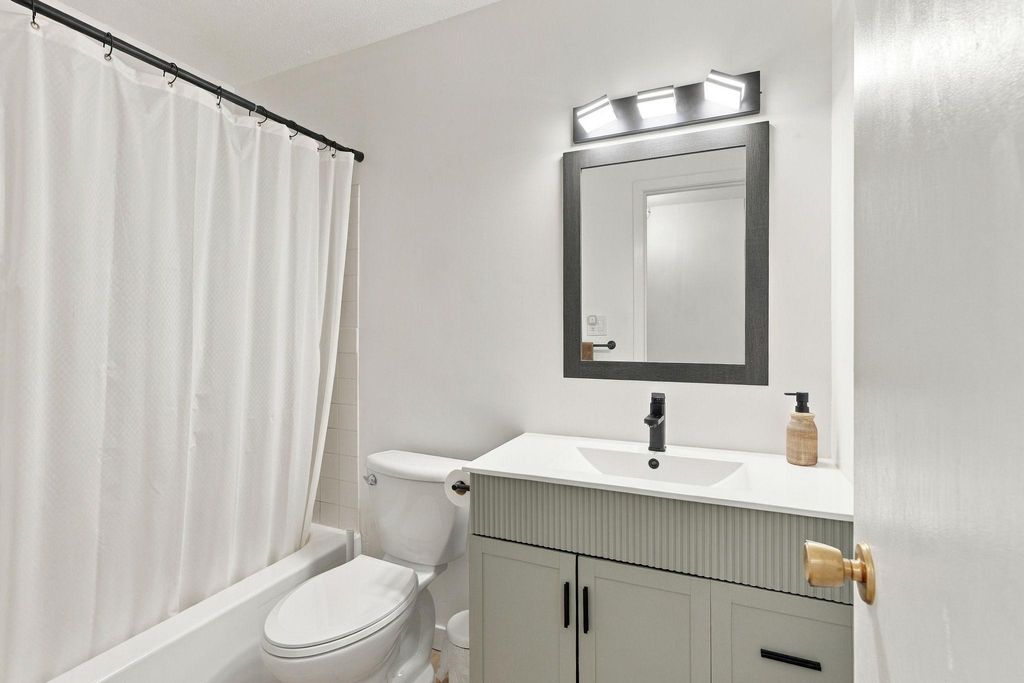 8045 Xerxes Avenue S 109, Bloomington, MN 55431 — photo 5