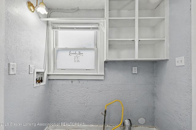 221 W Everettdale Avenue, Lansing, MI 48910