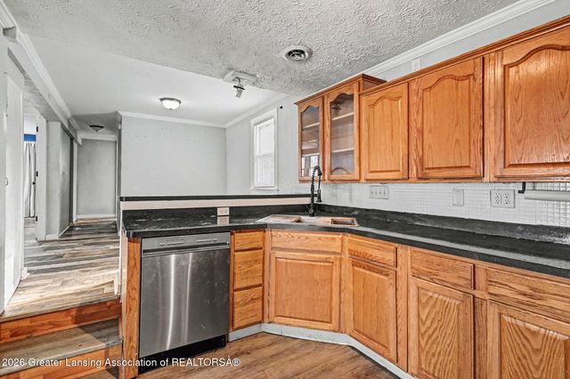 221 W Everettdale Avenue, Lansing, MI 48910