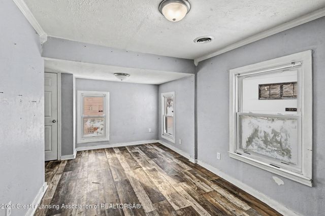 221 W Everettdale Avenue, Lansing, MI 48910