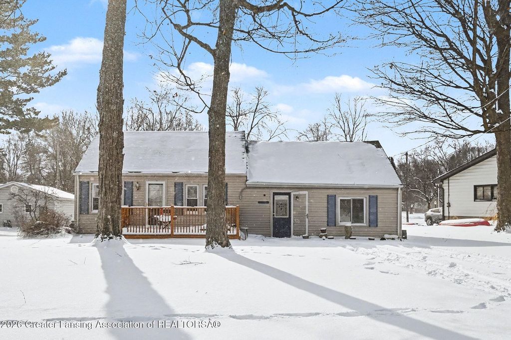 221 W Everettdale Avenue, Lansing, MI 48910