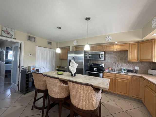 229 SE 1st Avenue 203, Boynton Beach, FL 33435