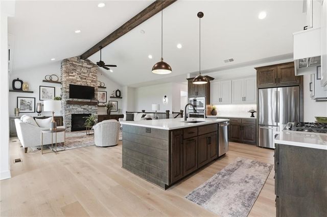 4205 NE Chapel Manor Drive, Lee's Summit, MO 64064