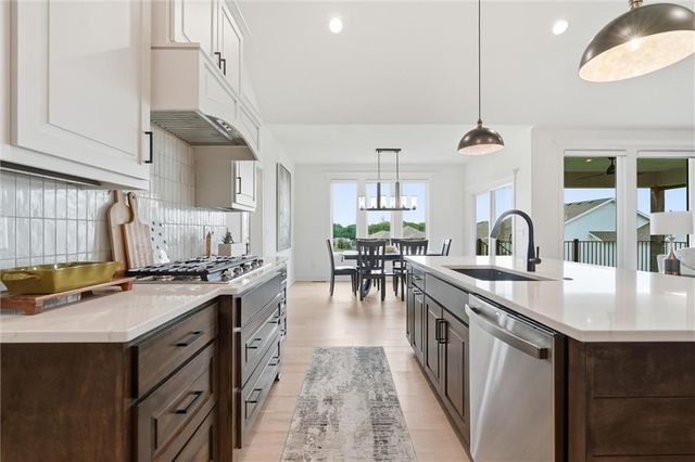 4205 NE Chapel Manor Drive, Lee's Summit, MO 64064
