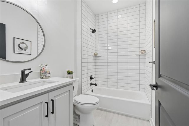 4205 NE Chapel Manor Drive, Lee's Summit, MO 64064