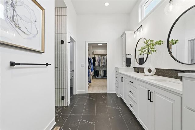 4205 NE Chapel Manor Drive, Lee's Summit, MO 64064