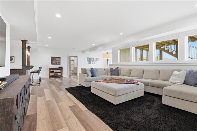 4205 NE Chapel Manor Drive, Lee's Summit, MO 64064