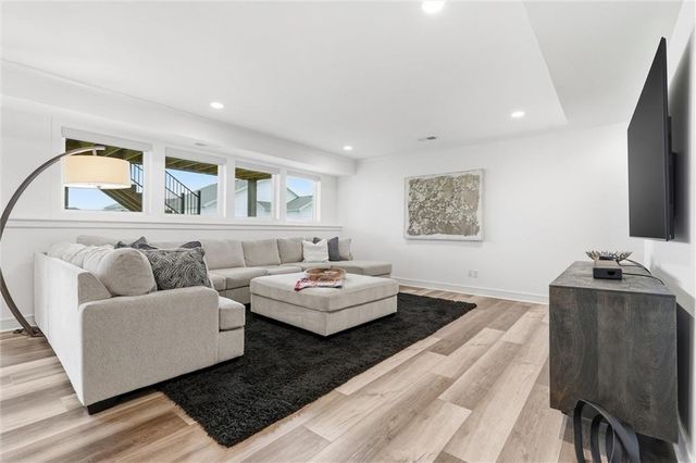 4205 NE Chapel Manor Drive, Lee's Summit, MO 64064