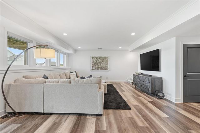 4205 NE Chapel Manor Drive, Lee's Summit, MO 64064